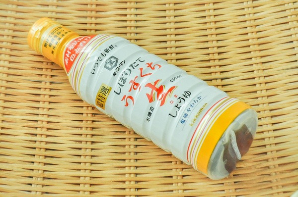 いつでも新鮮　しぼりたて薄口生醤油